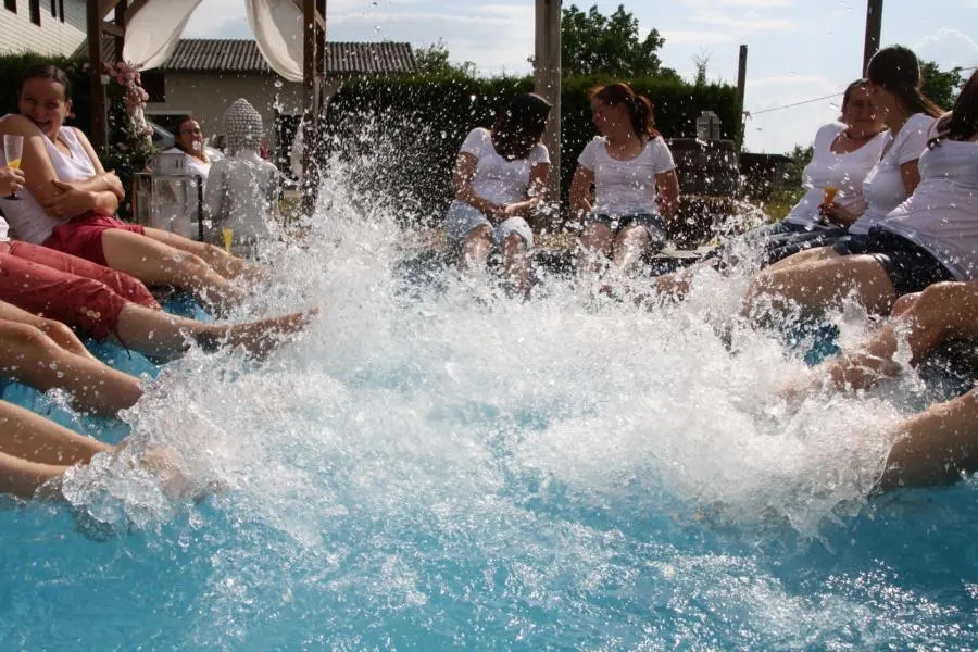 Pool Party mit Wasserschlacht im Polter Camp Steinerkirchen